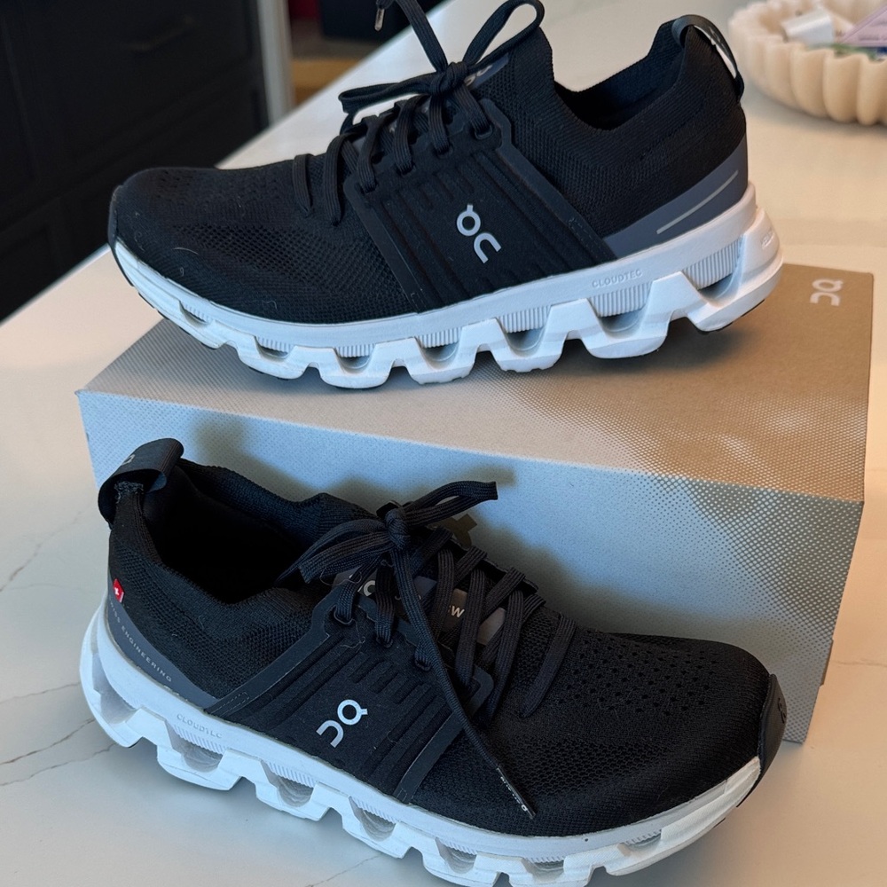 On Cloud Cloudswift 3 Running Black and White Athletic Shoes